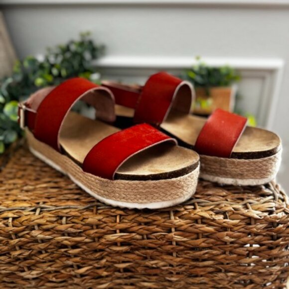 New Directions Lauren Platform Vegan Leather Sandals - Picture 2 of 4